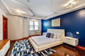 The Gem - Stylish Penthouse with a Private Deck